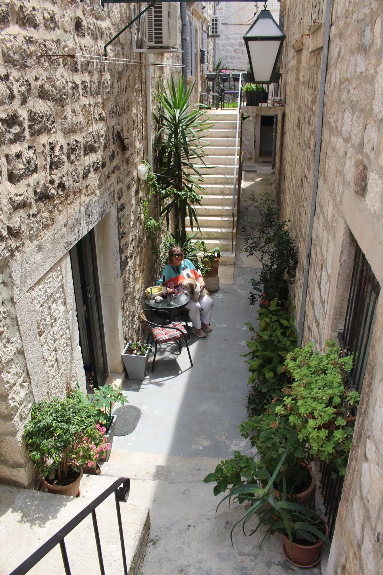 Street Garden Apartment Hvar Town Exterior photo
