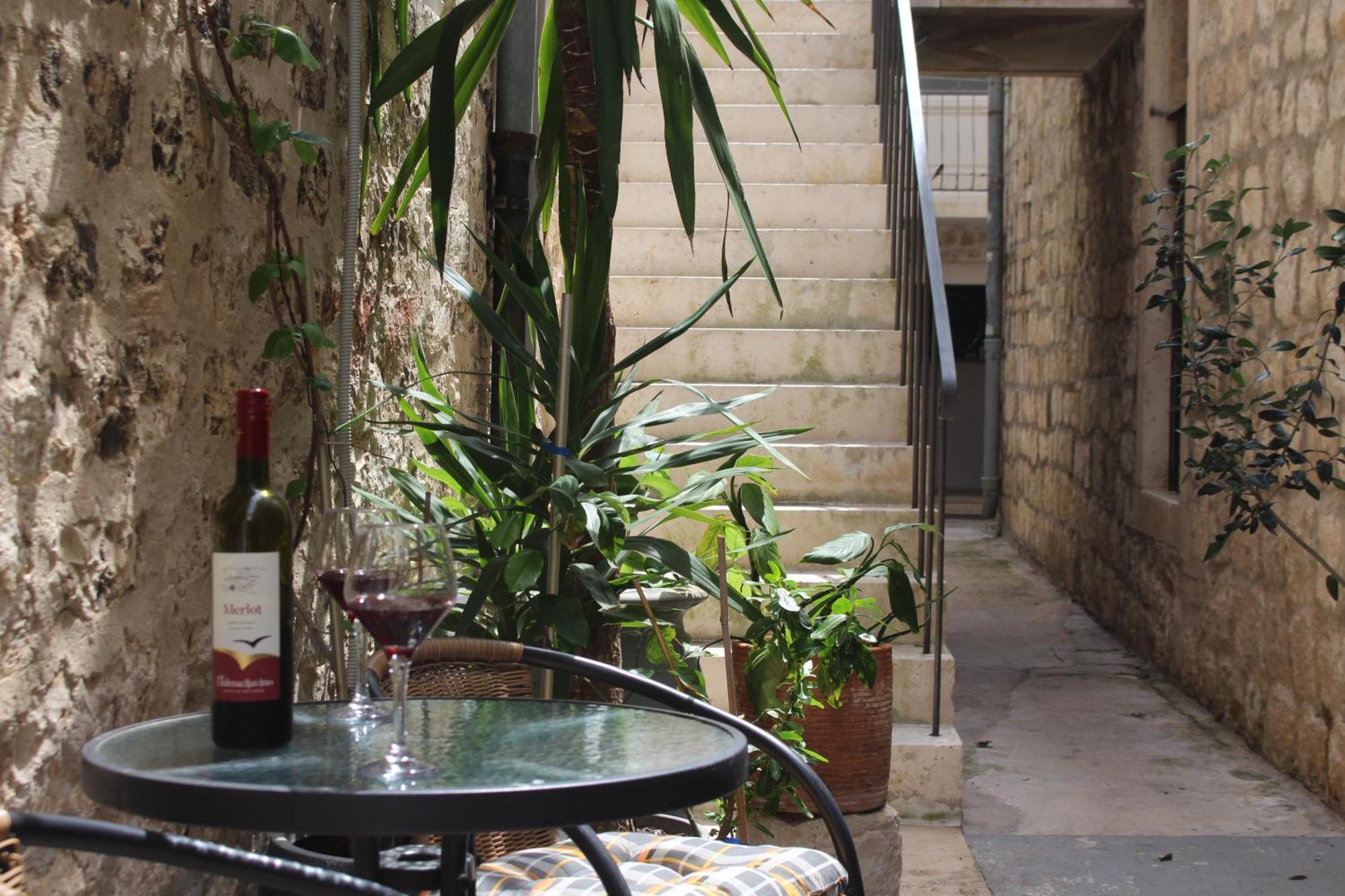 Street Garden Apartment Hvar Town Exterior photo